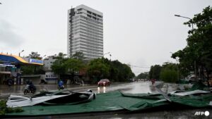 Typhoon Kajiki kills 3 in Vietnam, floods Hanoi streets