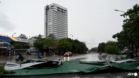 Typhoon Kajiki kills 3 in Vietnam, floods Hanoi streets