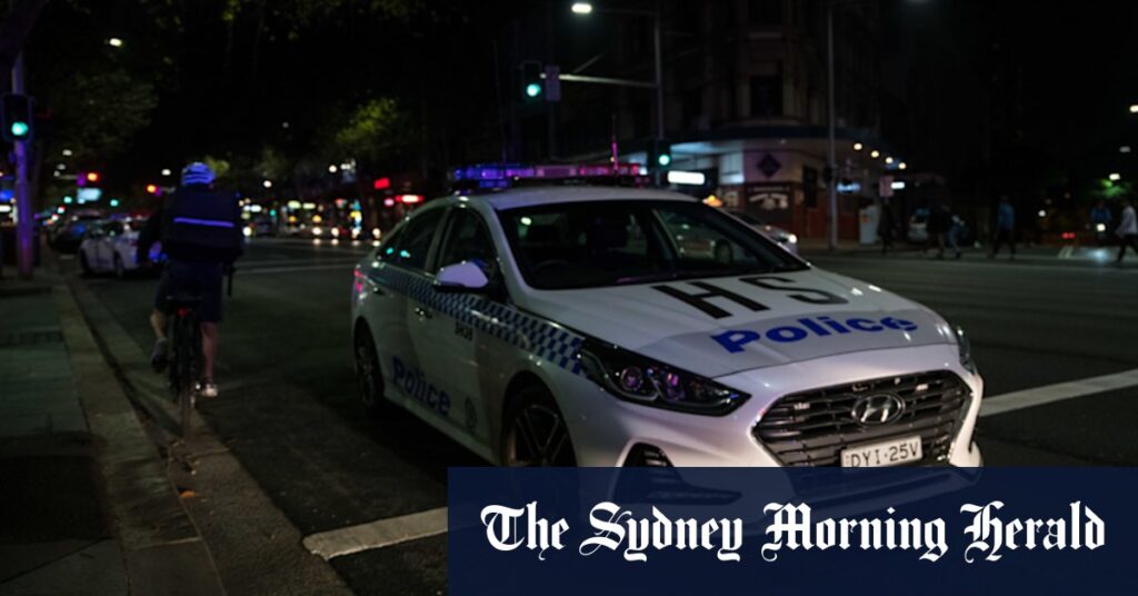 Woman hit by bus in Potts Point, critical
