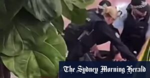 Hero bystander helps police apprehend man at Sydney Airport