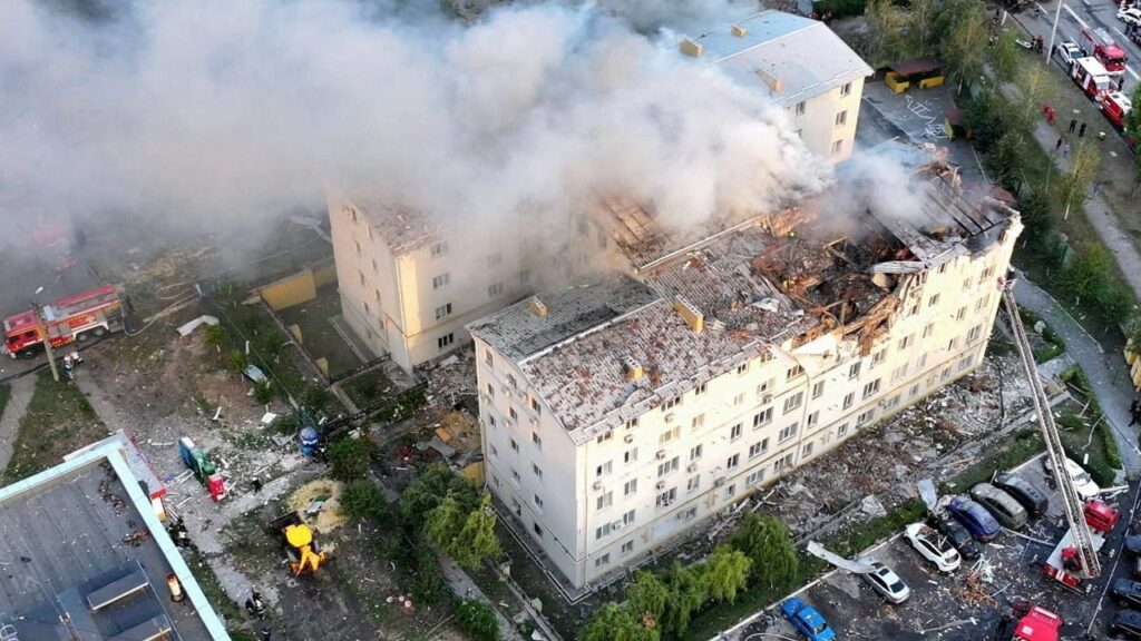 Russian drone strikes kill 7 in Kharkiv during Zelenskyy’s White House meeting with Trump