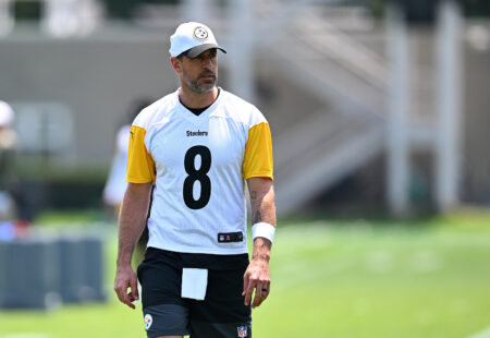 Steelers’ Mike Tomlin Explains Why Aaron Rodgers is ‘Contagious’