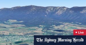 Search for Dezi Freeman to be impacted by blizzard weather conditions in alpine Victoria, strong winds; ‘sovereign citizen’s’ wife and son arrested and questioned