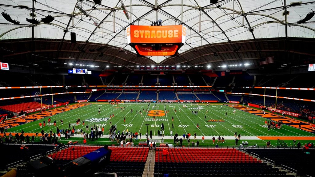 Syracuse defender’s ‘suspicious’ injury during Tennessee game draws sharp criticism from announcers
