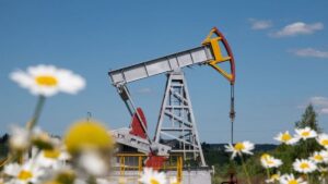 Russia expects India to keep buying its oil and seeks China-India-Russia talks
