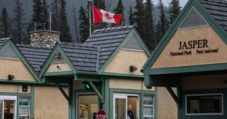 Jasper officials push for new tourism-boosting passenger rail line to Edmonton