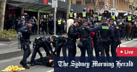 March for Australia Melbourne CBD begins; police prepare for violence