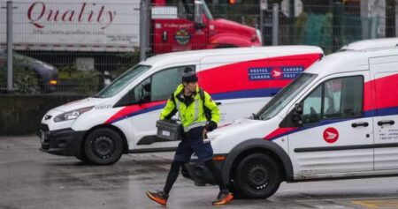 Canada Post union says labour talks to resume after Air Canada strike ends