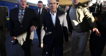 Carney delivers message of solidarity in Ukraine on its Independence Day