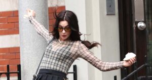 Anne Hathaway Takes a Rough Fall on Broken Heel While Filming ‘Devil Wears Prada 2’: Photo