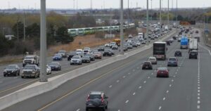 More Canadians commute as remote work declines, StatCan data shows