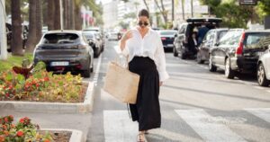 These 16 Loose, Late-Summer Tops Nail Hamptons Rich Mom Style — Starting at 