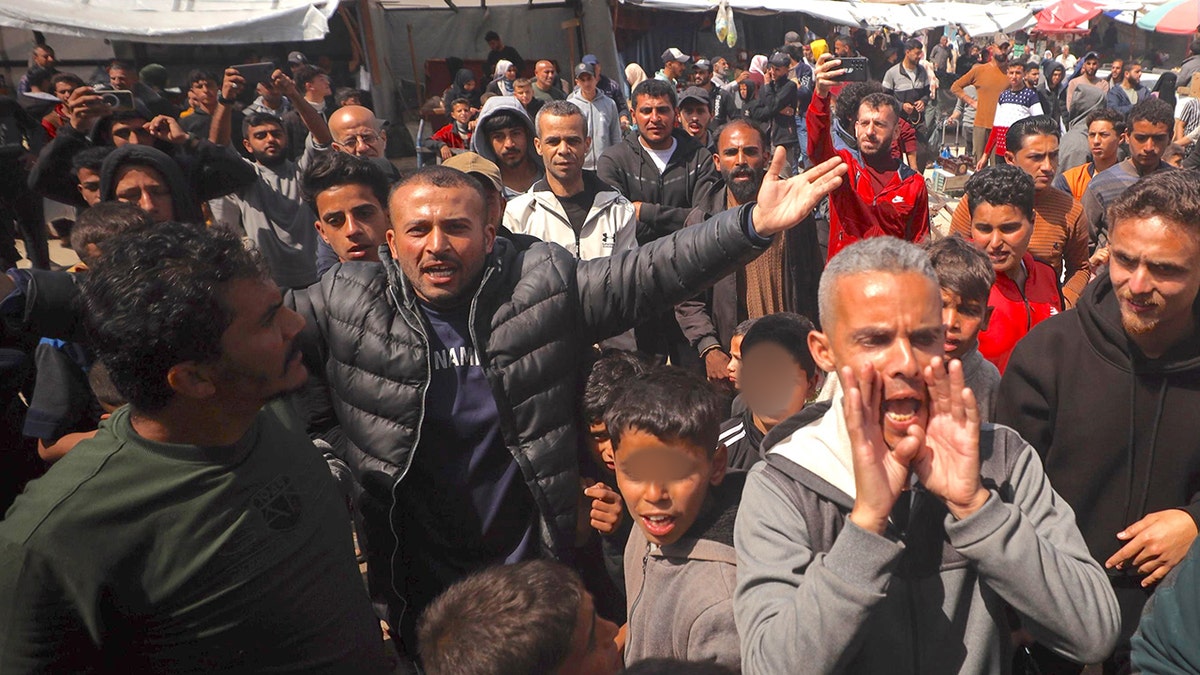 Palestinians demonstrate in Gaza