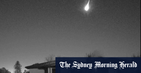 Meteor lights up the sky across Victoria