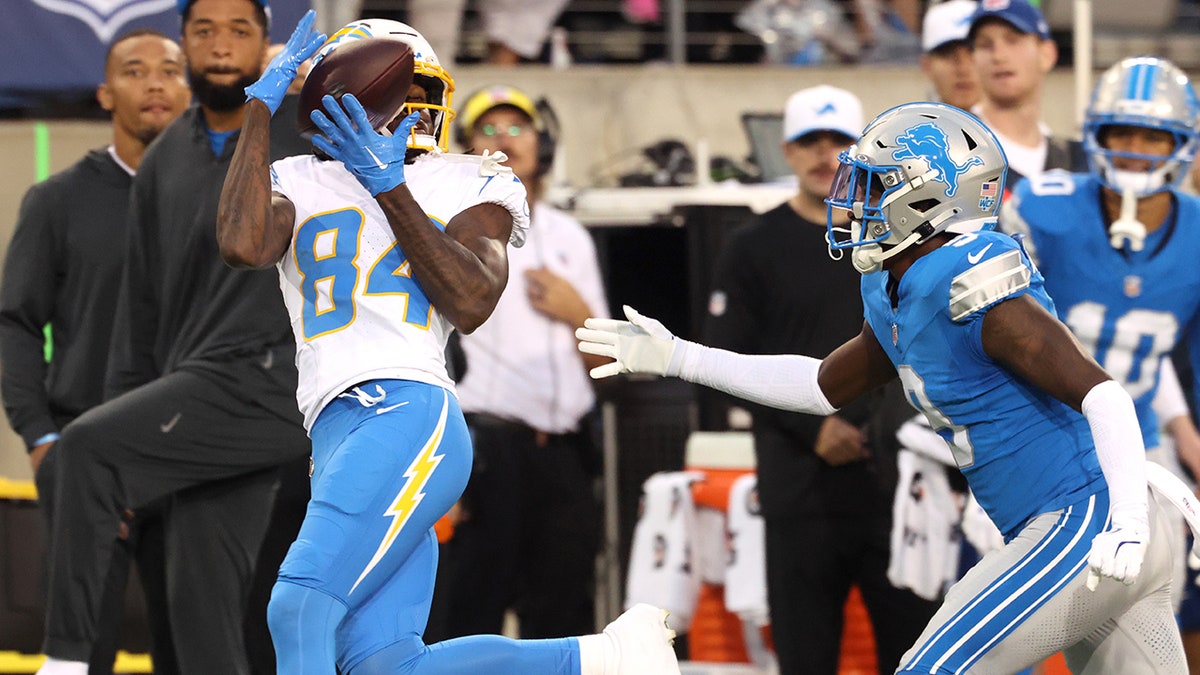 KeAndre Lambert-Smith makes catch