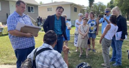 Alberta’s transportation minister meets with Edmontonians on bike lanes