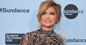 Jennifer Lopez Confirmed It: This  Rich Mom Blouse Style Is the Ultimate Late-Summer Pick