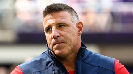 Patriots coach Mike Vrabel offers blunt reaction to players’ request for release: ‘That’s news to me’