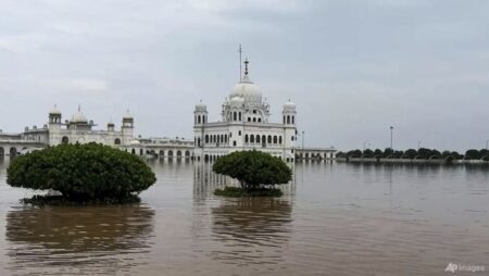 Floods affect 1.2 million, displace nearly 250,000 in eastern Pakistan