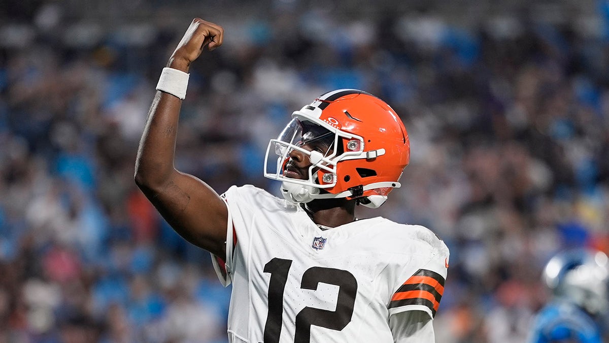 Shedeur Sanders celebrates touchdown