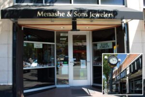 Smash-and-grab robbers steal M in jewelry in daytime Seattle heist that took about 90 seconds