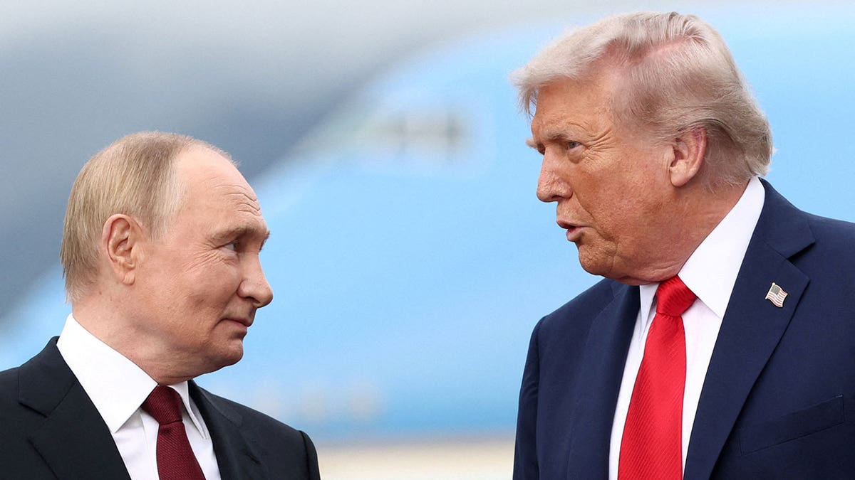 Trump and Putin speak on tarmac