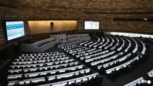 Acting Thai government moves to dissolve parliament