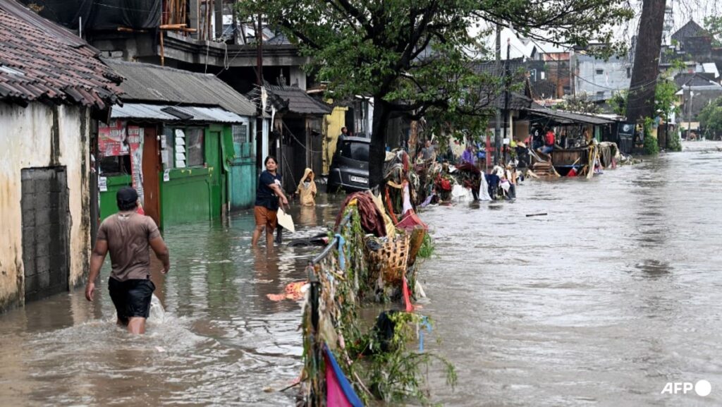 Bali floods kill 6, access to airport limited