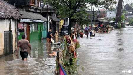 Bali floods kill 6, access to airport limited