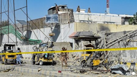 Bombing kills 10 outside Pakistan border force compound