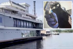 Slippery thief in scuba gear swipes K from Disney World restaurant, swims away