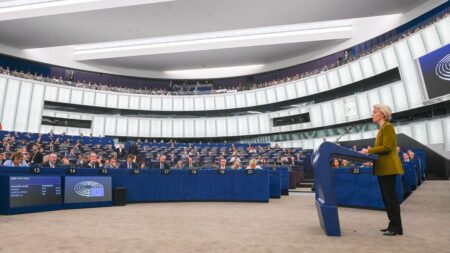 Ursula von der Leyen reaches out to the centre and the left