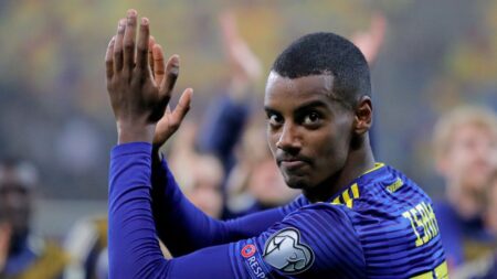 Liverpool breaks English transfer record with €145m signing of Isak