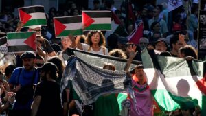 Did Pedro Sánchez incite pro-Palestine protesters to stop La Vuelta cy