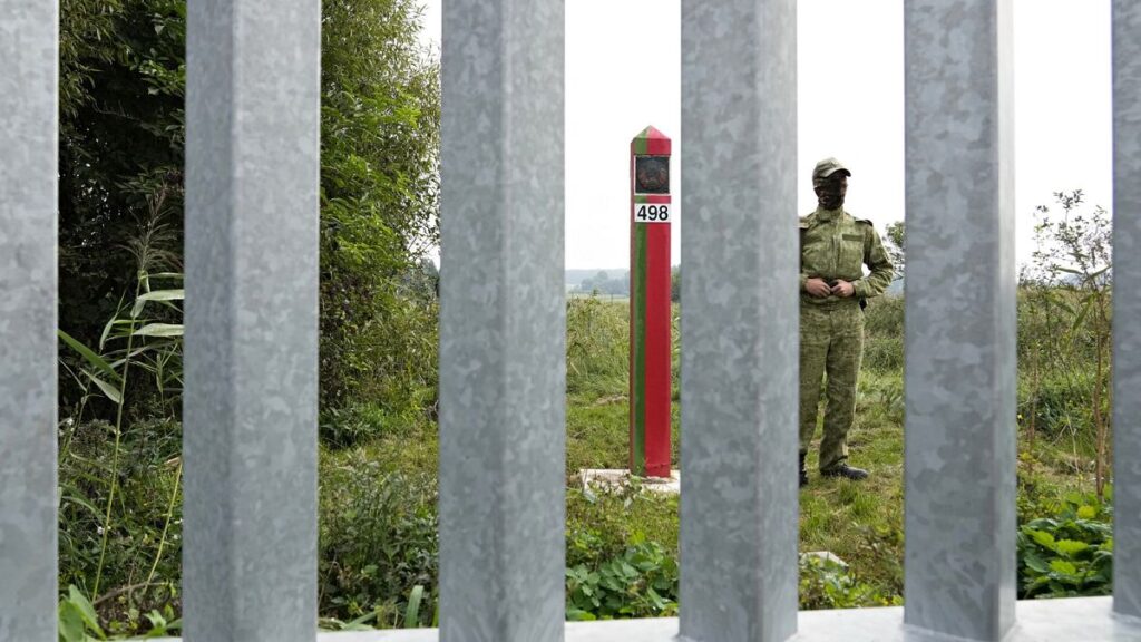 EU ‘closely’ monitors trade impact of Poland-Belarus border closure