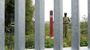 EU ‘closely’ monitors trade impact of Poland-Belarus border closure