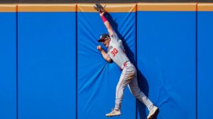 Nationals’ Jacob Young shows off incredible concentration to make unbelievable catch vs Mets