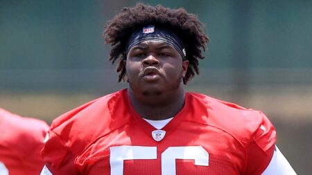 Buccaneers bring back 464-pound defensive lineman Desmond Watson