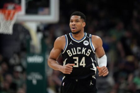 Bucks GM Makes Surprising Giannis Antetokounmpo Health Announcement