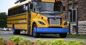 Lion school bus woes should make Quebec revisit electrification plan, critics say