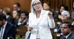Canada Post must table new offers quickly amid strike, minister urges