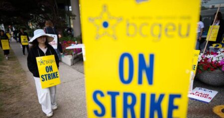 BCGEU picket lines expanding to more communities and Surrey pretrial centre