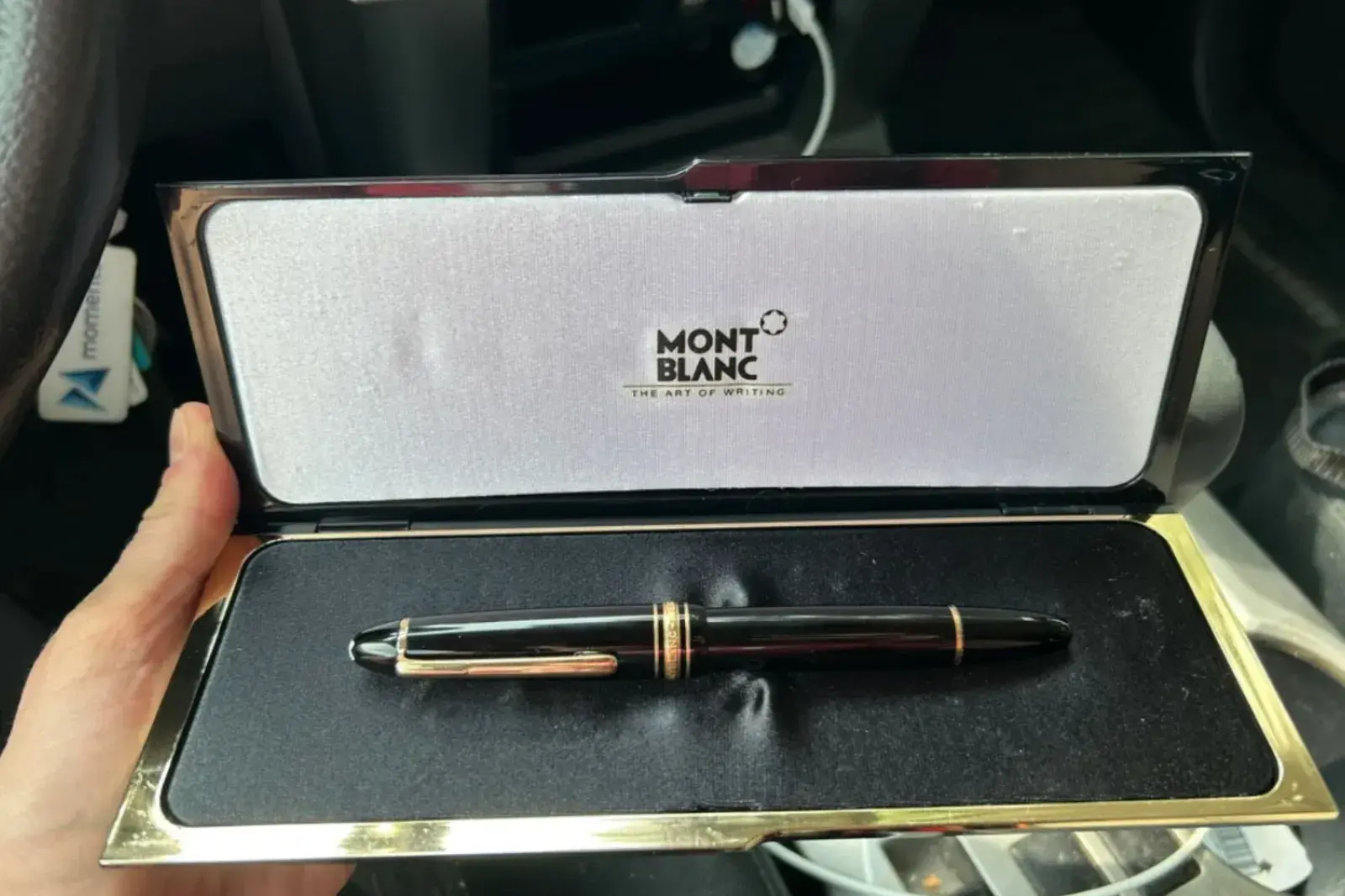 A Montblanc pen in a case found at a Goodwill thrift store in Washington, D.C. shared in a post on Reddit.
