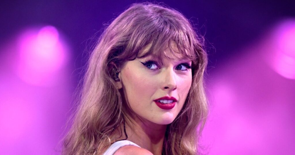 Taylor Swift Steals the Show at Travis Kelce’s NFL Game — Even Though She Didn’t Attend