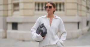 These 17 Loose, Rich Mom Fall Sweaters Are 10 Times More Slimming Than Fitted Styles