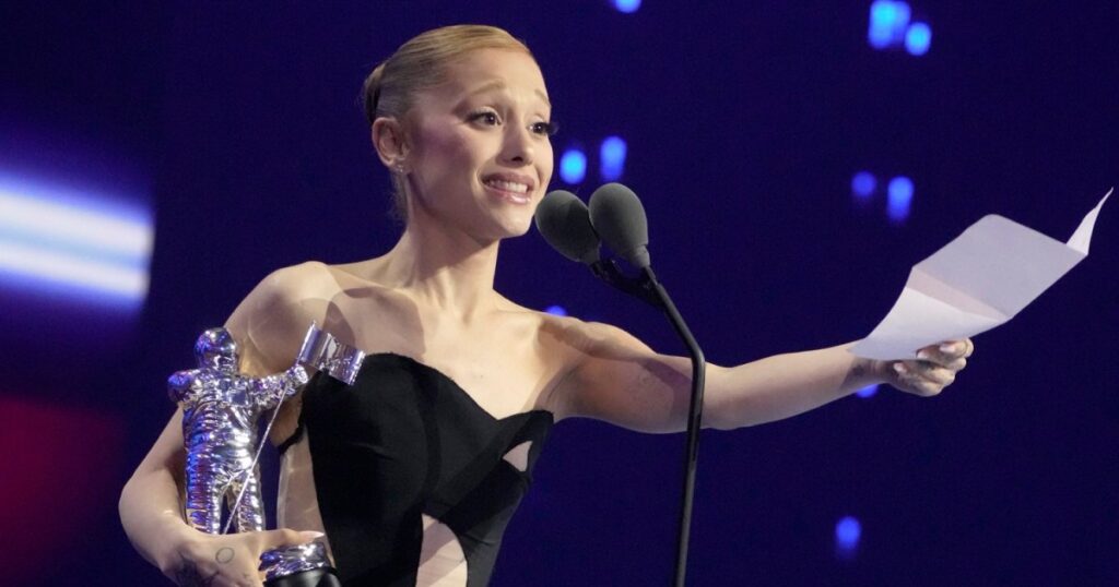 Ariana Grande Thanks Her ‘Therapist and Gay People’ in 2025 MTV Music Video Awards Speech