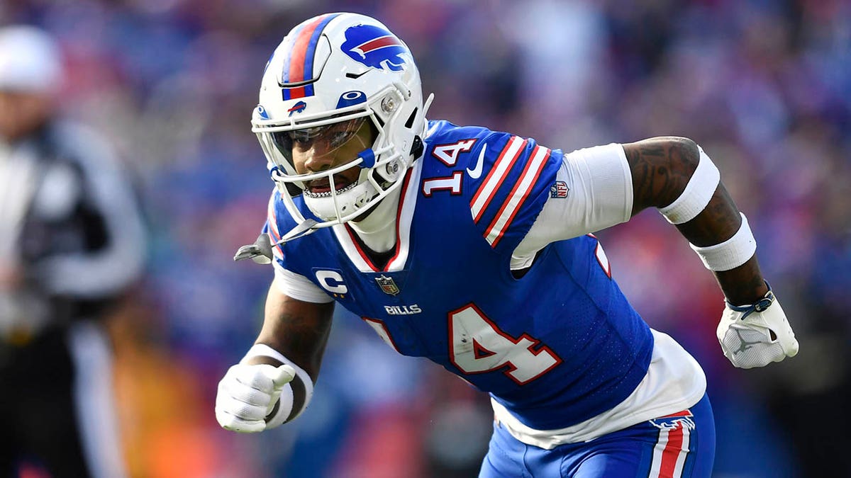Stefon Diggs vs the Dolphins