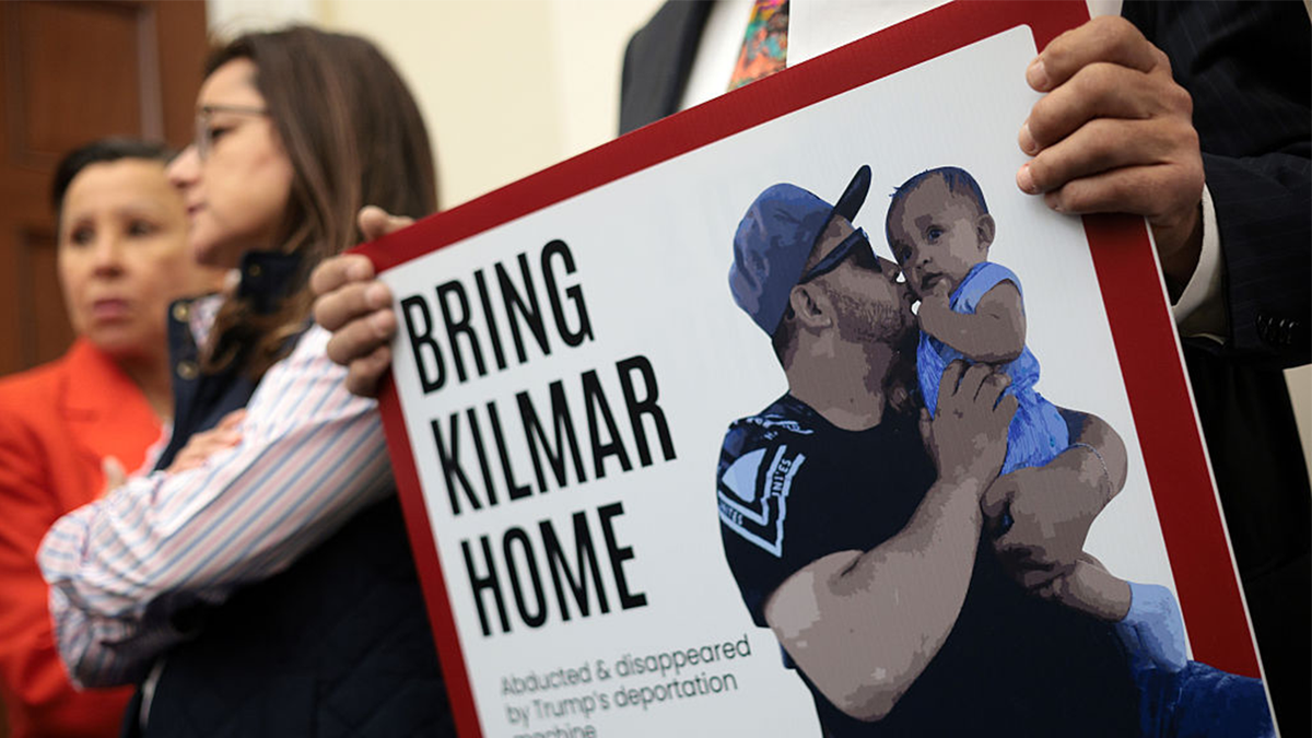 Lawmaker holds sign supporting Kilmar Abrego Garcia