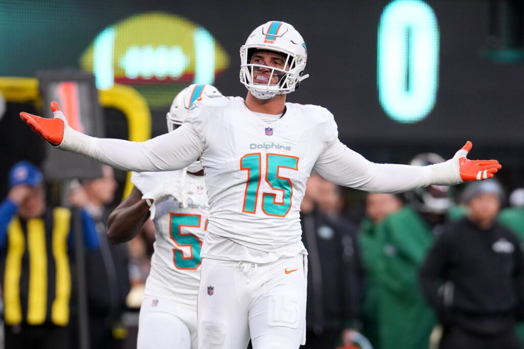 Chicago Bears Named a Potential Trade Partner for Dolphins LB Jaelan Phillips