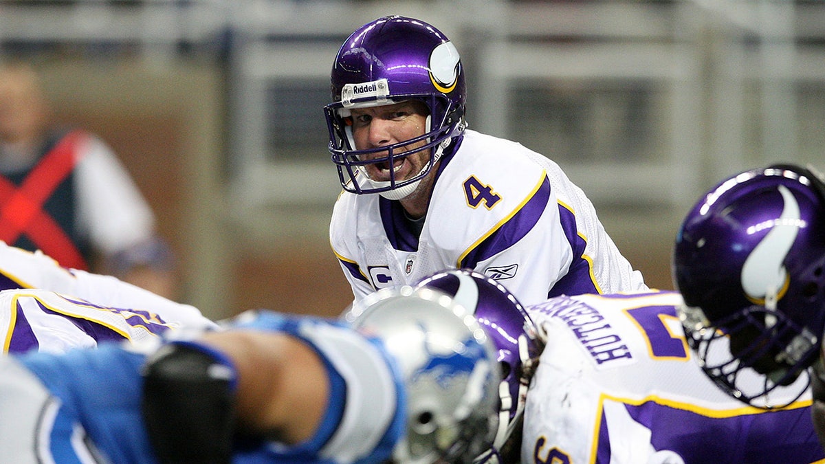 Brett Favre under center for the Vikings